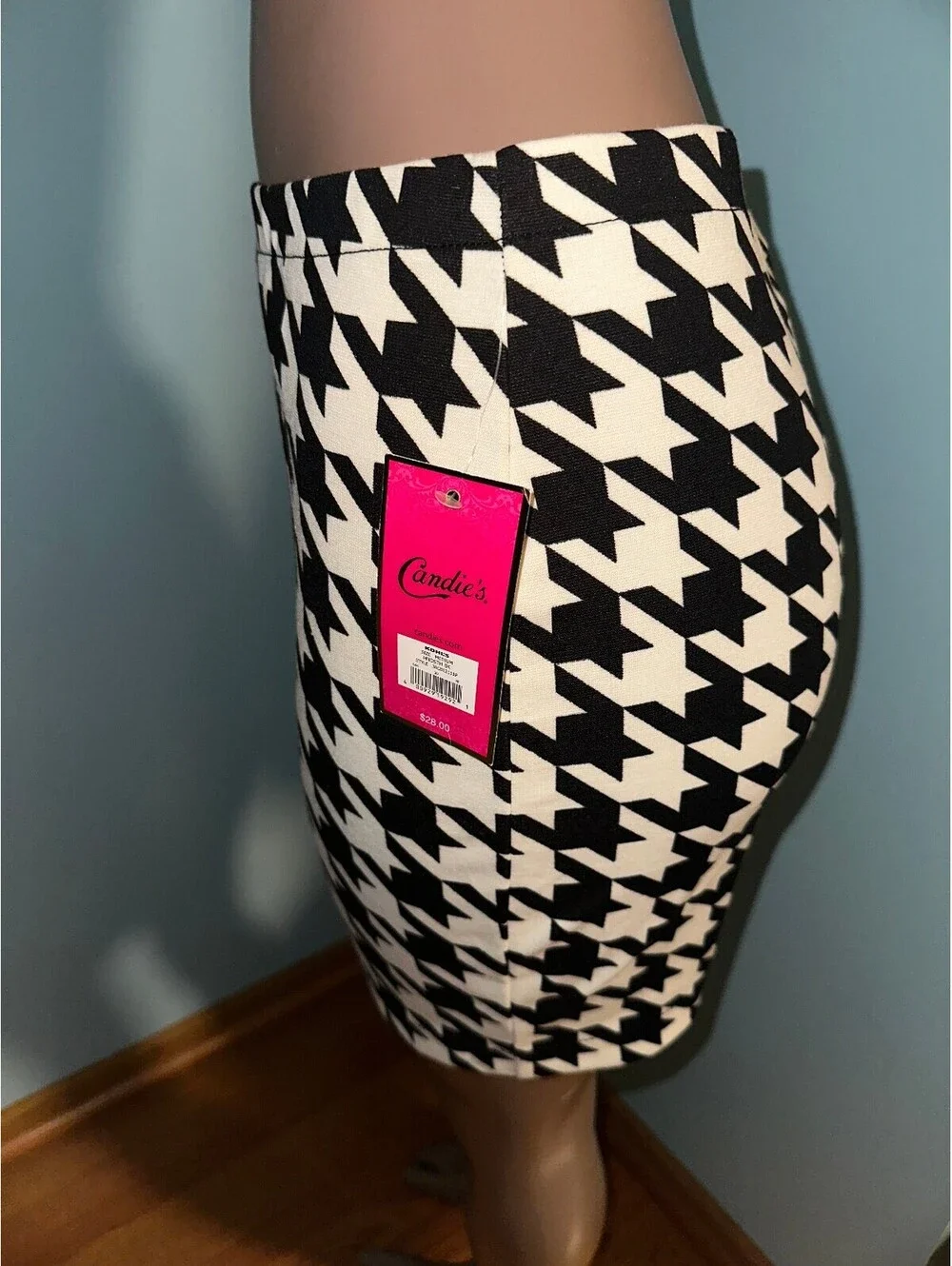 Candie's Women's Black and White Houndstooth Mini Skirt, Y2K